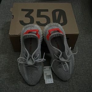 YEEZY BOOST 350 V2